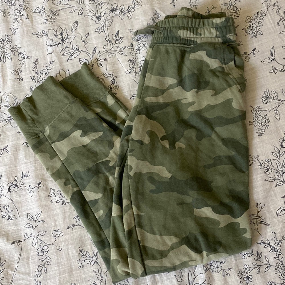 Girls Camo joggers